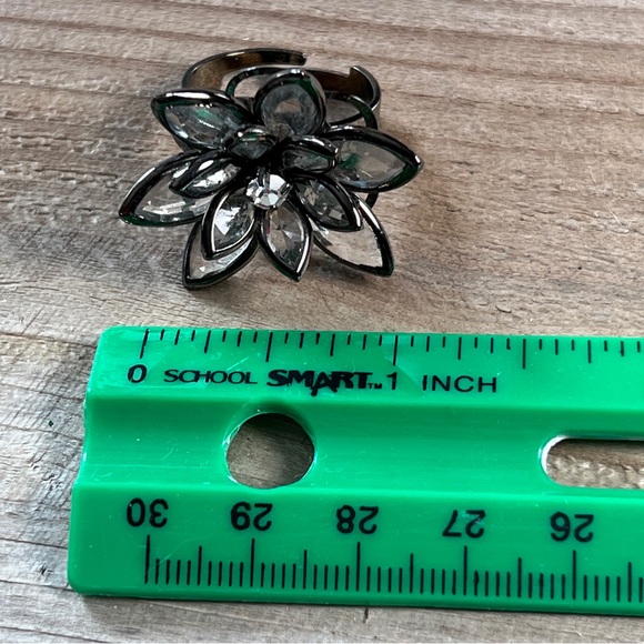 Crystal Facetted Lotus Flower Cocktail Ring - Picture 10 of 12